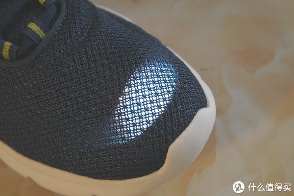 鞋底|跑起来不用太贵的装备，初跑者的入门选择——FREETIE城市轻跑鞋2