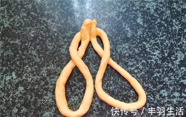 早餐|最近女儿迷上这款早餐，隔天蒸一锅，香软筋道颜值高，总也吃不腻