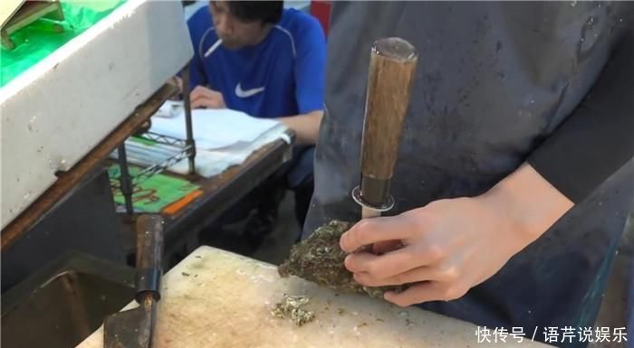 吃不完|日本的生蚝比人脸大,一口吃不下,两口吃不完,一只足够填饱肚子