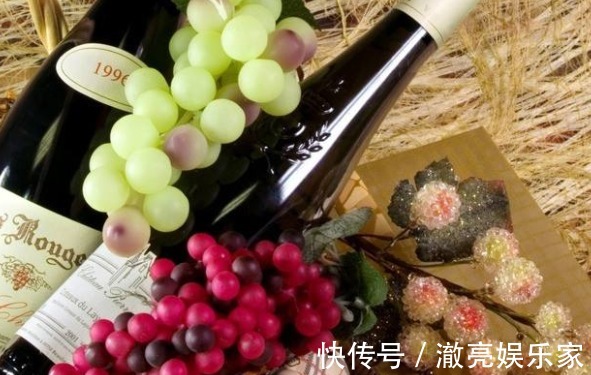 油腻食物|有一个很好的睡眠是很重要的,睡前不能吃这4类食物,会导致失眠