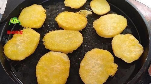 鸡蛋|土豆这样做真好吃,饭店都买不到,咸香适口,葱香浓郁,太解馋了