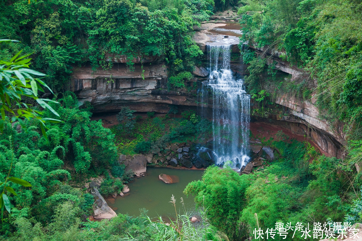 峭壁|神秘的丙安古镇，吊脚楼建在悬空峭壁之上，明清建筑的活化石