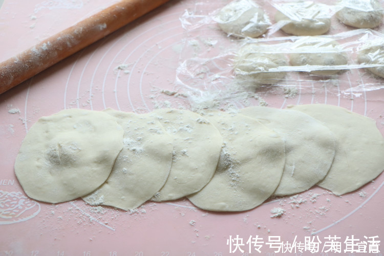 发面|馋死这饼了,又薄又软不发面,比韭菜饼好吃,男女老少都爱吃
