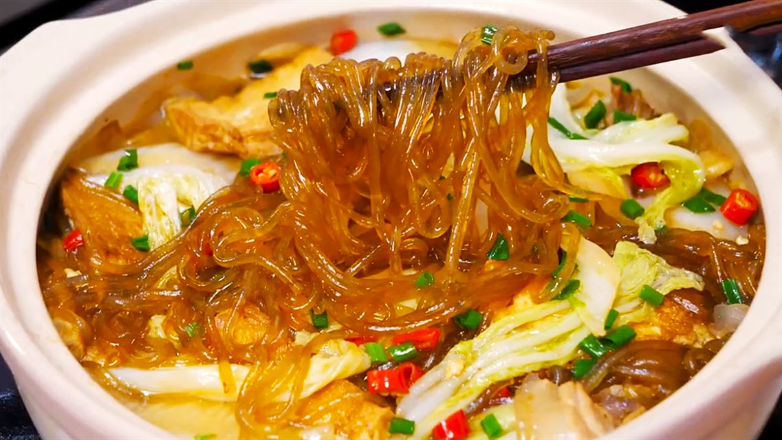 白菜炖粉条，直接下锅是大错！教你不外传的诀窍，做一锅都不够吃