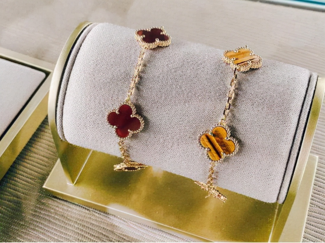 四叶草|梵克雅宝到底黑不黑?