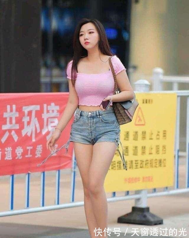 装扮 穿上华丽优雅女神范的瑜伽裤装扮,简约不失雅致,楚楚动人