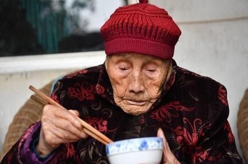 长寿|95岁老中医畅谈长寿经验:坚持4个习惯,身体越来越年轻