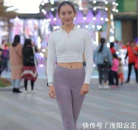 美女 丰腴凹凸的打底裤美女，拉长身材比例，优雅浪漫！