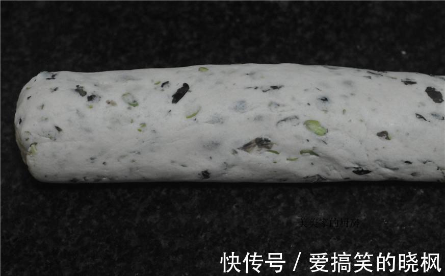 黑豆糕|夏天湿气重，补药一堆，不如吃它一块，清爽粉糯，凉吃更带劲！