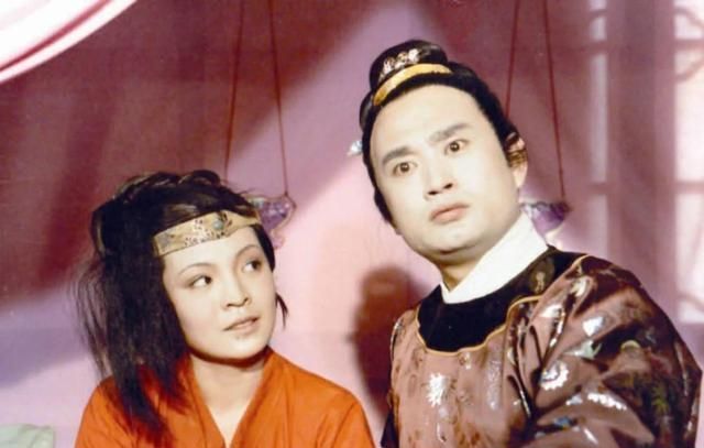 一个最不起眼的丫头,做了夏金桂的“帮凶”,将香菱置于尴尬境地