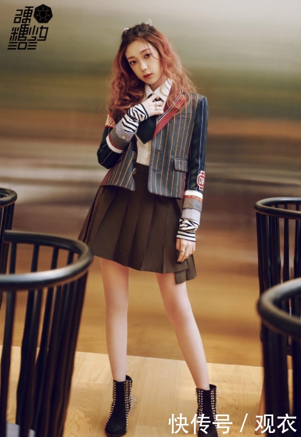 希林娜依·高靠腿当C位?当她穿上“死亡黑袜”,女生都自闭了