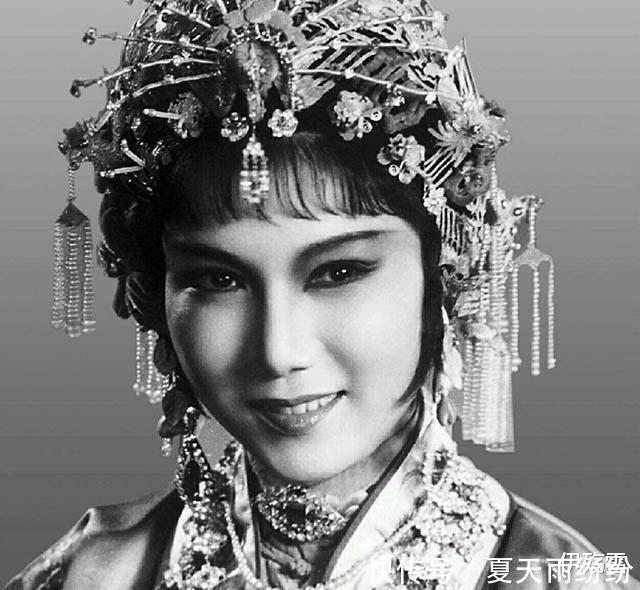 “评剧女王”新凤霞报纸上“公开告白”意中人,事实证明是真爱