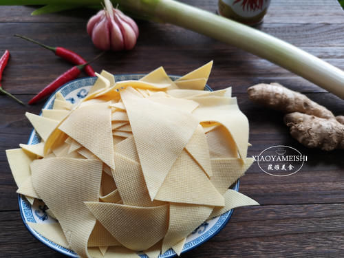 解馋|3块钱豆皮做的小零食，全家吃得好欢喜，老公：比肉还香，解馋！