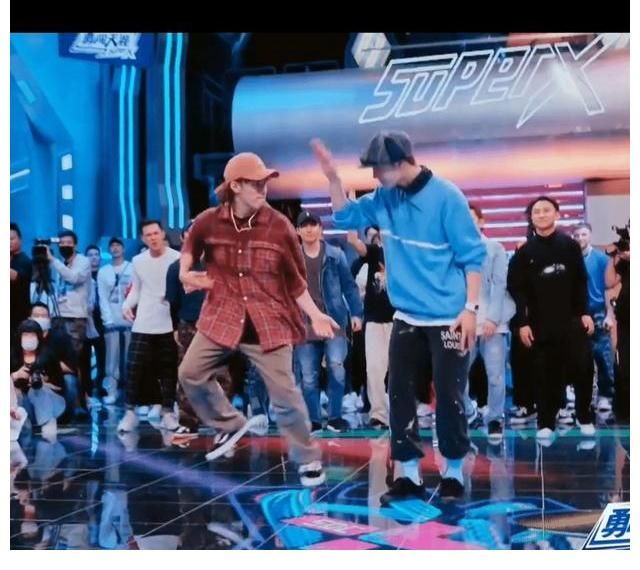 loc|这就是街舞4周六开播，王一博开场就来王炸