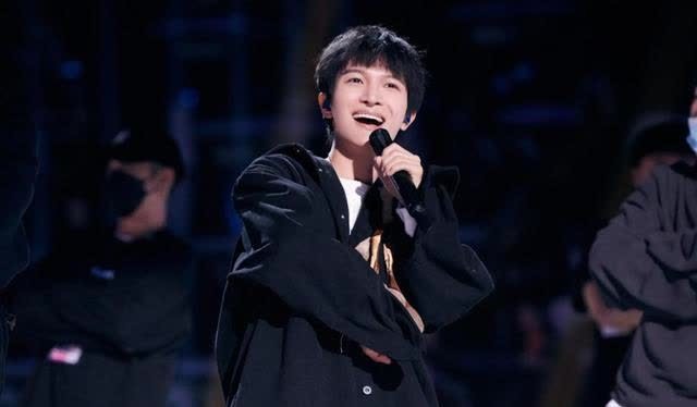 江苏卫视跨年晚会首批嘉宾官宣：周深毛不易加盟同台，网友最期待