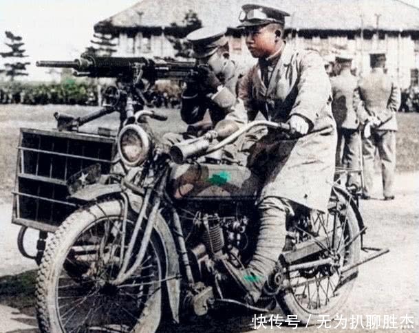 老照片|上色老照片:二战时期骑着摩托的侵华日军,脸上露出魔鬼式笑容