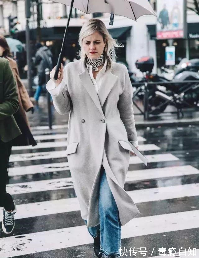 猫姐 大衣里穿什么讲真,这3件单品两两叠穿,解锁N种大衣穿搭!