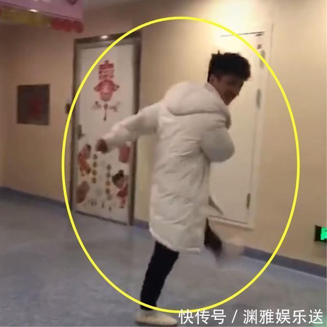 爸爸|产房外的爸爸得知自己有了女儿,开心的跳起来,护士逗笑