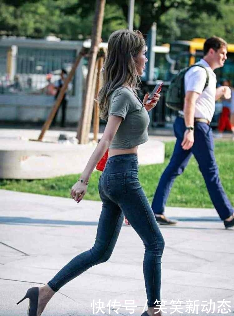 小姐姐|秀美多姿成熟小姐姐,搭配紧身牛仔裤,身姿玲珑风情万种!