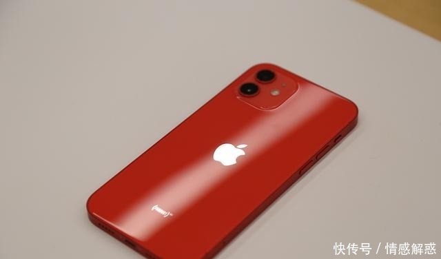 蓝色iPhone12|iPhone12到底有多蓝摸了真机的人告诉你