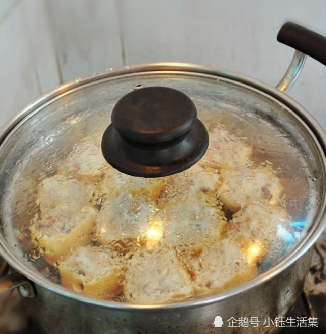 白醋|锅盖脏了不用钢丝球擦,教你一个清洁妙招,缝隙都洗得干干净净