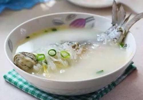 错误|煎鱼时,很多人常犯3个错误,难怪粘锅破皮,快来学会正确方法