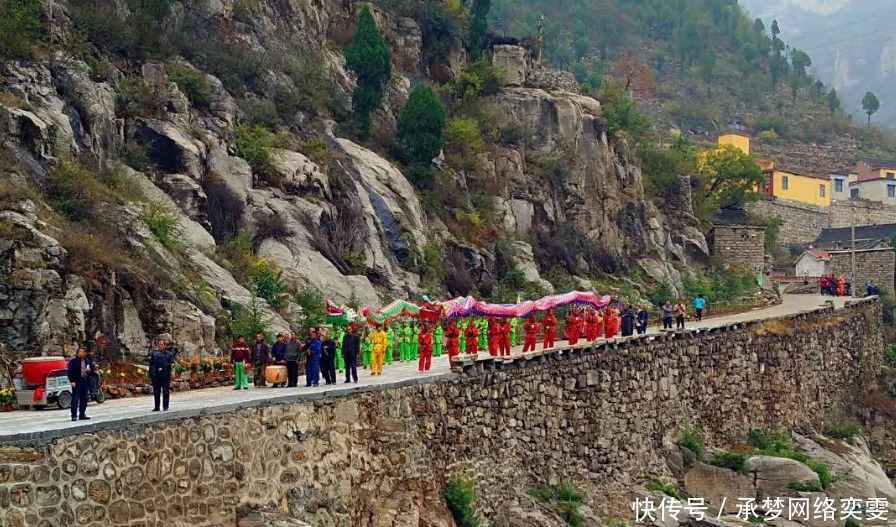 继郭亮村之后，又一太行山中的小村落走红，游客疯狂打卡水泄不通