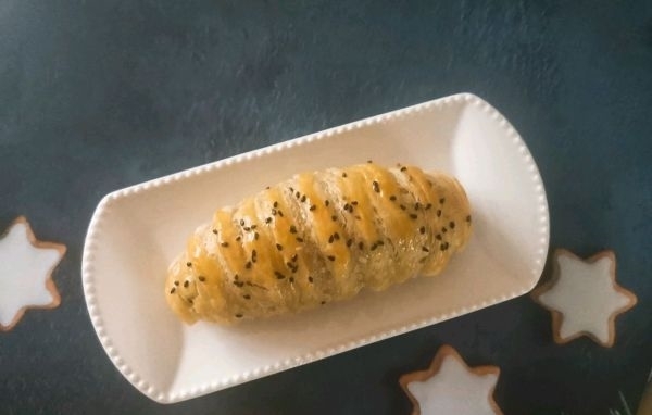 这手抓饼做「烤肠毛毛虫」连吃3天了!明天还想吃