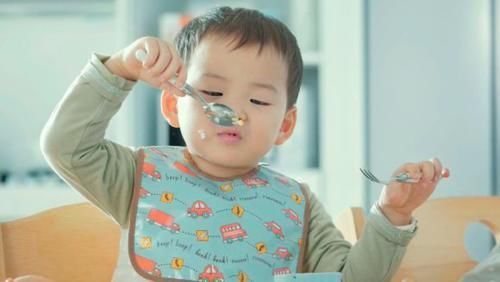 面条|妈妈给娃做的饭VS奶奶给娃做的饭,娃:米汤面条鸡蛋,我吃够了