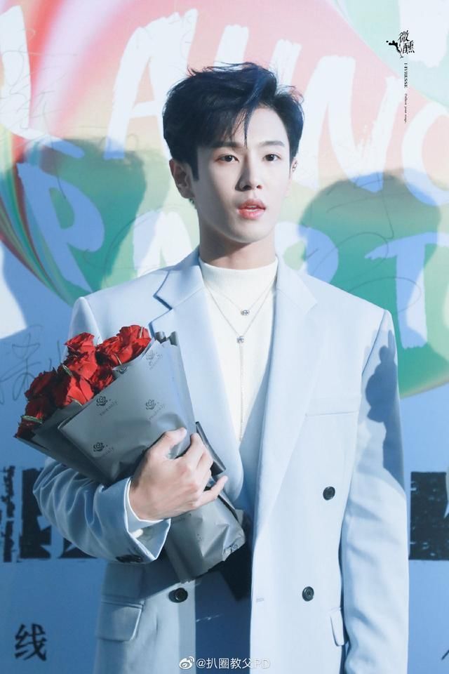 李汶翰岳岳地面缠斗,王安宇拉架表情失控,全场焦点却在他身上