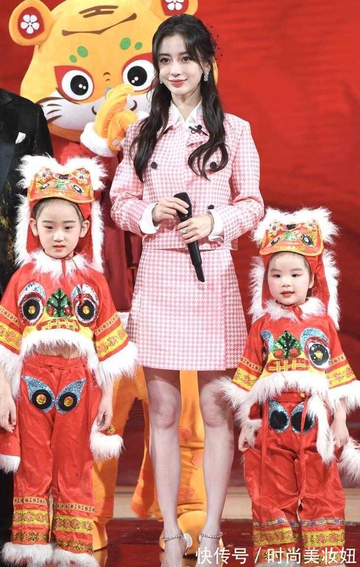 高跟鞋|Angelababy瘦到脱相了,穿粉色套装像竹竿,法令纹太明显