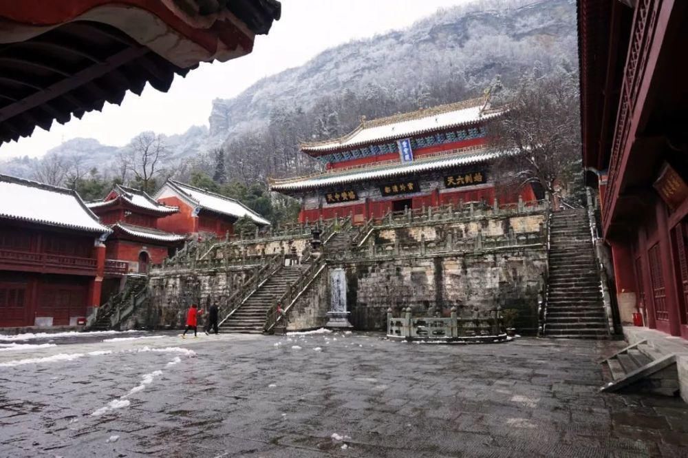 风雪|风雪武当山，仙境藏玄机！大雪封山时，道人、隐士都在干什么！