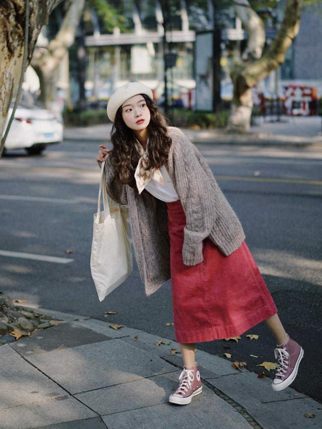 西裤|秋季胖女孩怎么穿?卡其色风衣搭配牛仔裤高级优雅,显高还显瘦