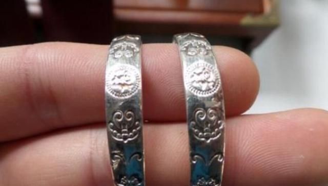 妈妈|别给2岁内的宝宝戴银手镯了,原因主要有这3点,妈妈别忽视