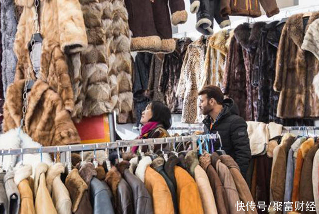 行业|从“一木难求”价比黄金,到6成厂商没钱赚?红木家具还有人买吗