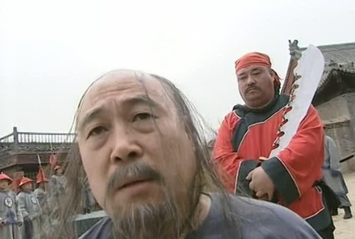 刽子手|古代有些被判腰斩之人,为什么还要笑着贿赂刽子手呢?原来如此!