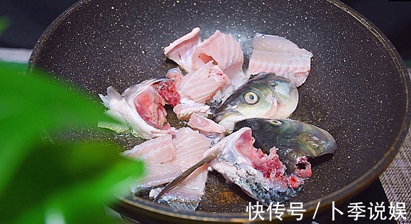 入味|做水煮鱼时,鱼片直接下锅是大错!多加1步,鱼肉更细嫩,更入味