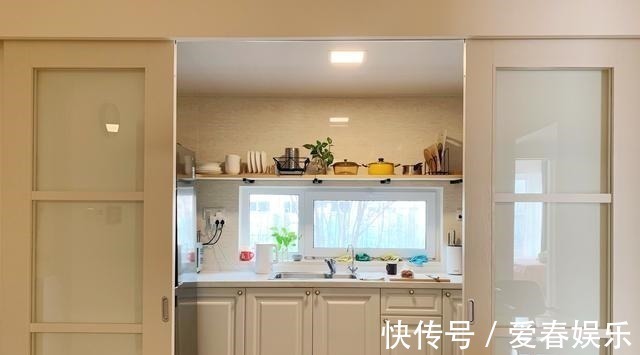 装修|她在玄关做个“落尘区”,衣帽间不要柜体和柜门,谁见过!