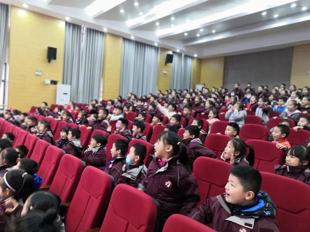 让小朋友|酷炫有趣的液氮秀 ——科学实验秀走进经开区小学