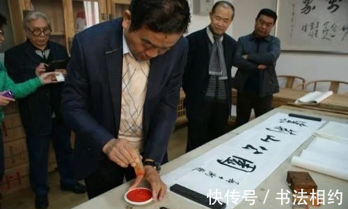 行书#因错字备受关注的中书协名誉主席苏士澍,其行书亦精到,果敢沉稳