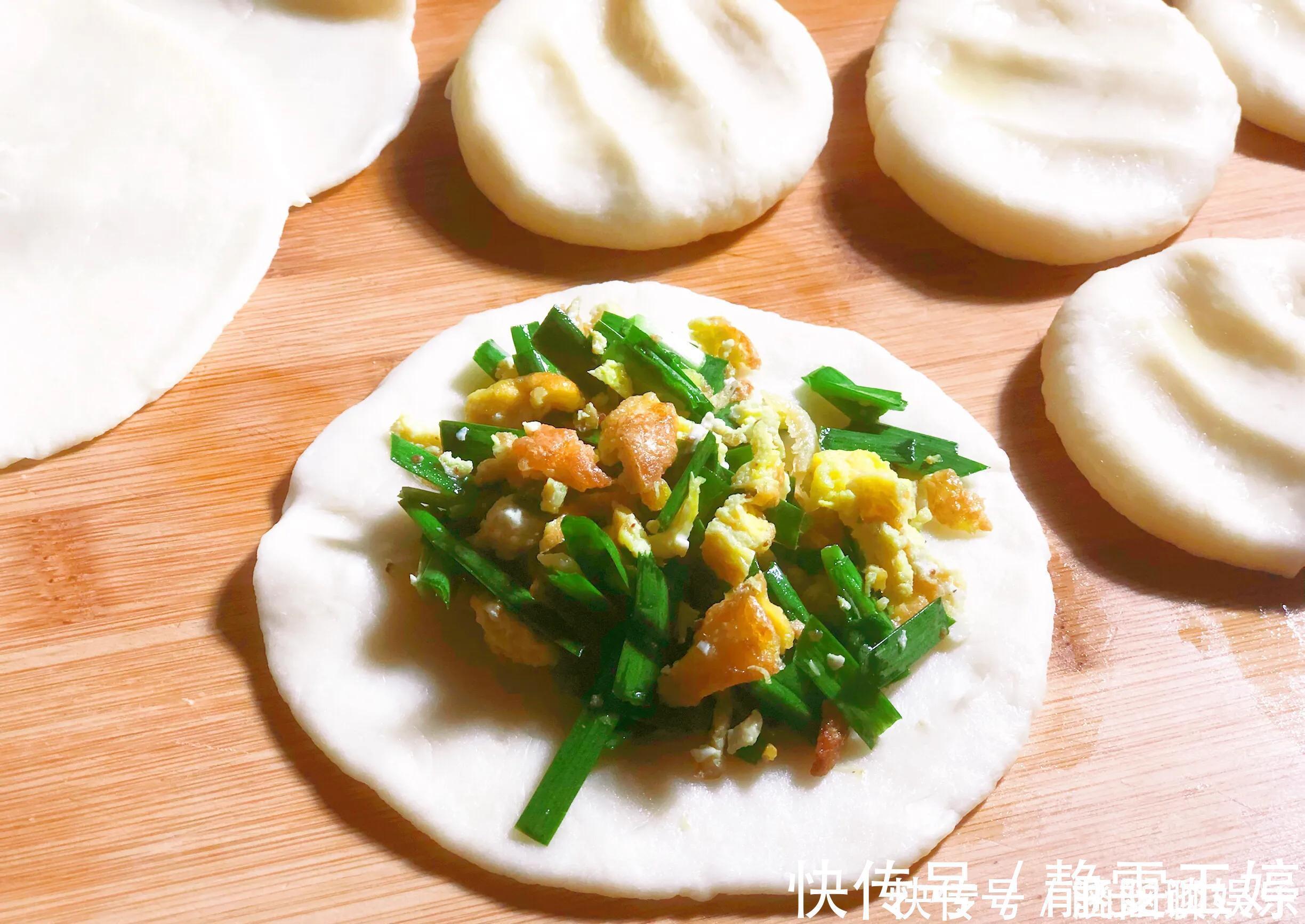 快手鲜香韭菜盒子，不发面不用饺子皮，隔几天都不硬，放凉更好吃