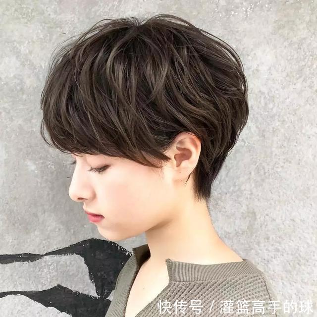 时尚 女人过了40岁发型这样剪,时尚利落又洋气,显小10岁都不止