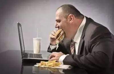 栓塞|血管中藏有血栓的人,睡觉时,会有3种迹象,若占1个,尽快查一下