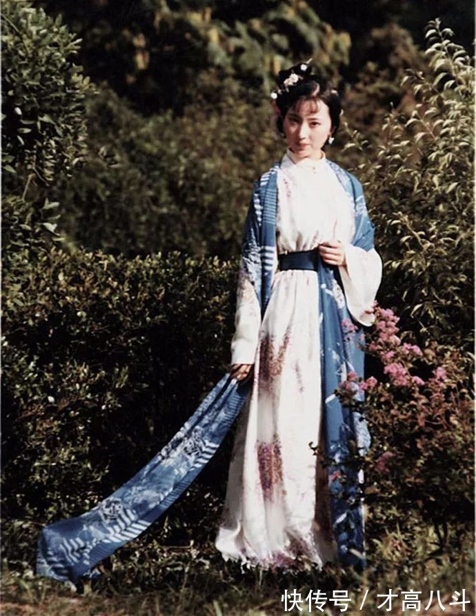 桃花行$《红楼梦》里林黛玉写的诗,看哭了多少人!