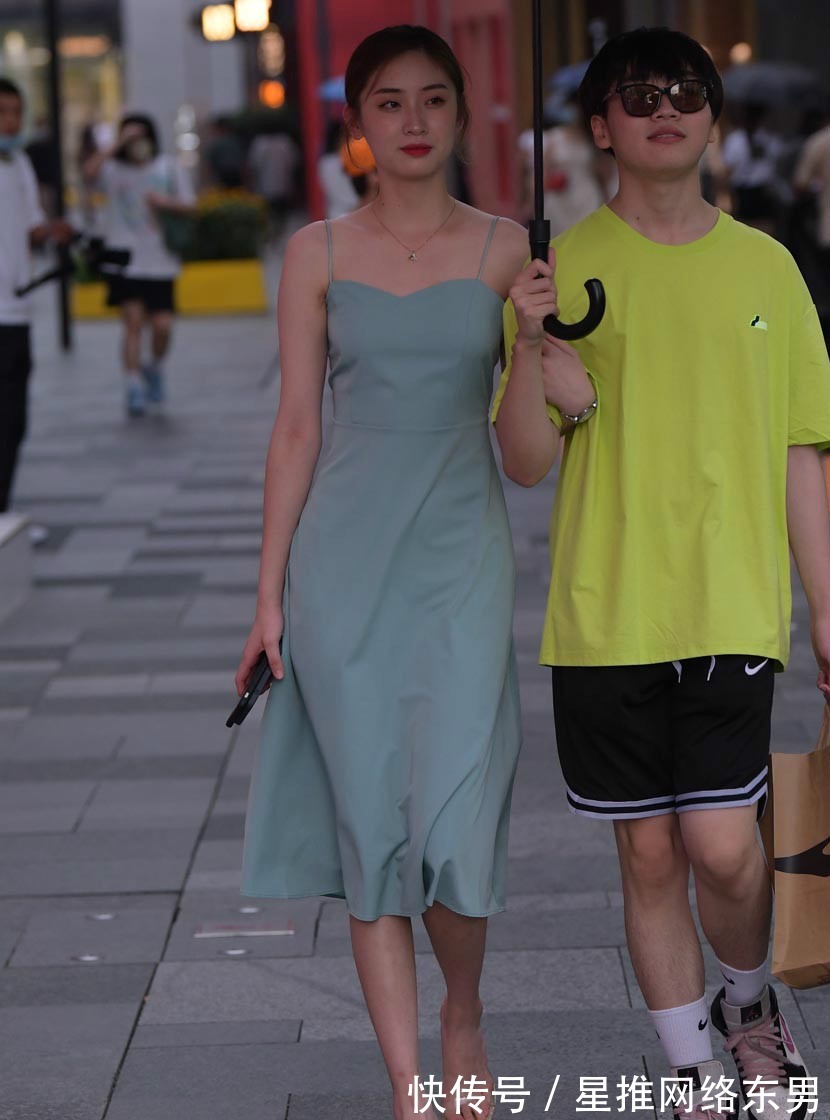 高跟|灰蓝色高跟搭配的小姐姐