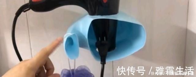 卫生间|洗衣液瓶子开两个圈留下把手,放卫生间里,这个妙用你肯定想不到!