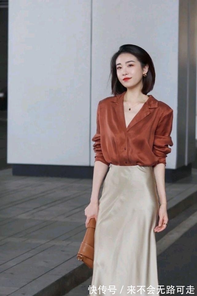 西装裙|上班穿什么？简约干练又不失温柔的穿搭，可以把自身的魅力放大化
