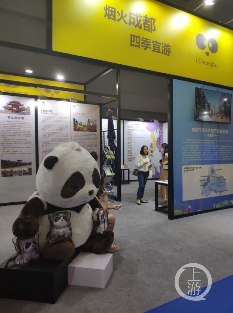 大熊猫|玩转文旅会 丨 被熊猫“占领”的成都展馆，众人开启“拍拍拍”模式