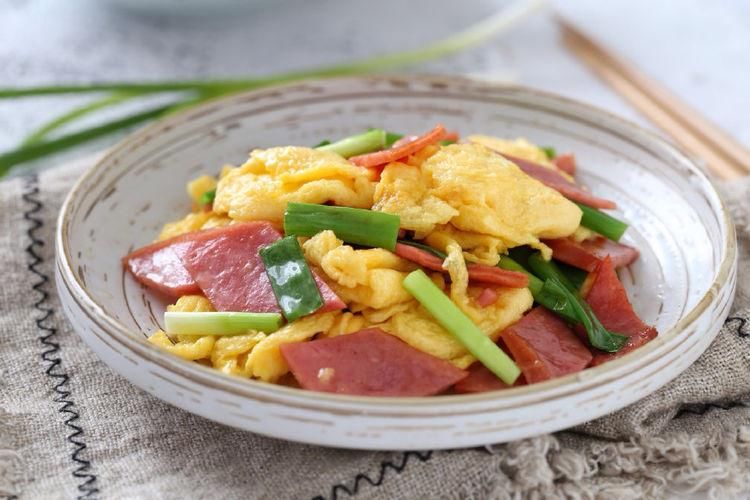 美味|鸡蛋和它一起炒， 颜色好看又美味，主要是做法很简单，值得一试