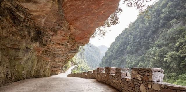 浮桥|湖北有一景区山势雄伟，有大小岩山五座，有着廊桥遗梦的美称